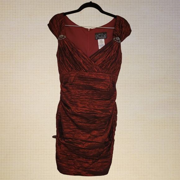 Alex Evenings Red Ruched Sheath Cocktail Dress Petite 6 Black Accents - Picture 1 of 5